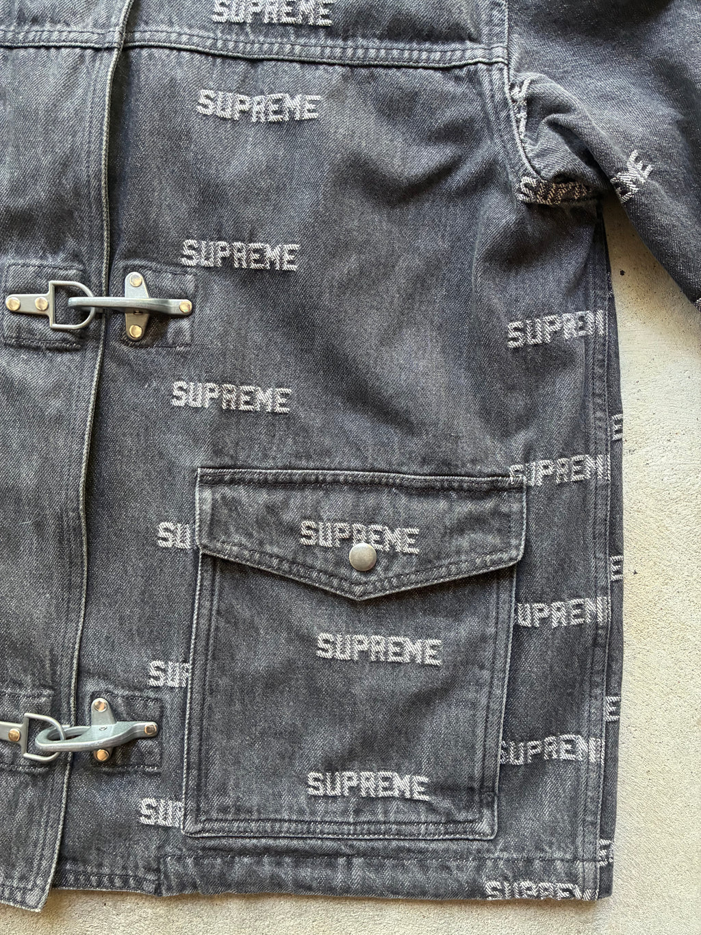 Supreme “LOGO DENIM TURNOUT SS19”