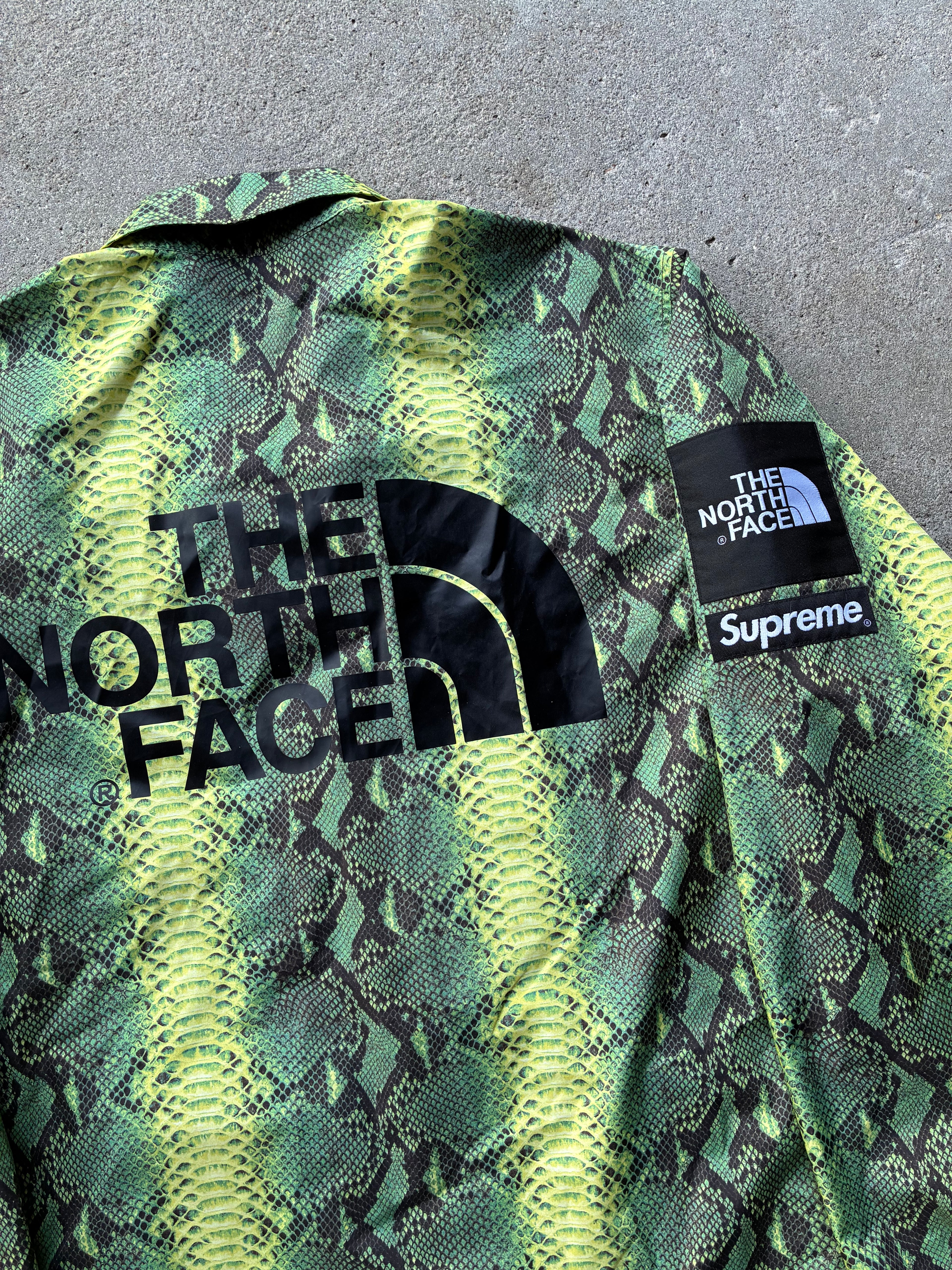Supreme x the north face  “SNAKESKIN” jacket (M)