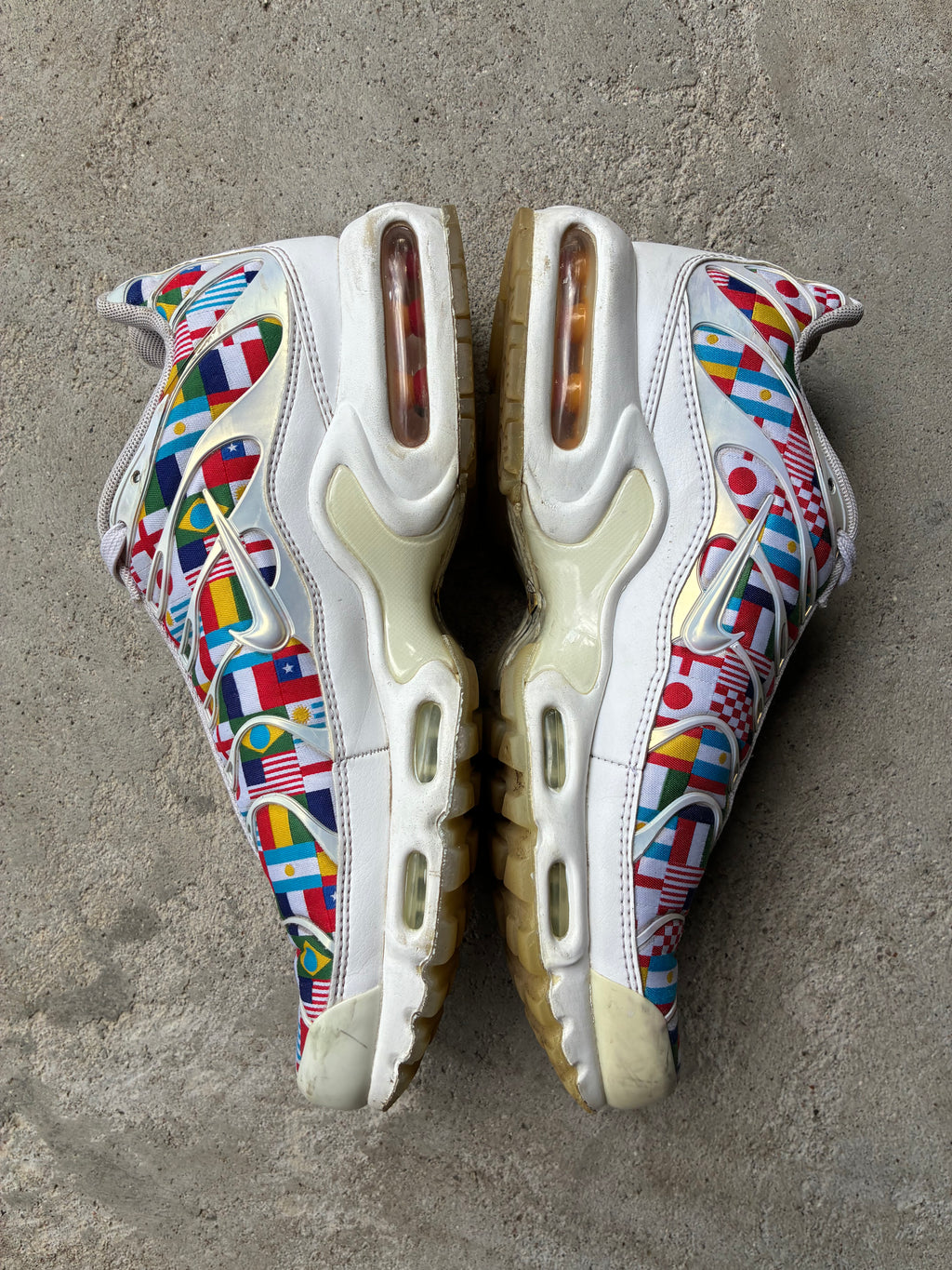 Nike Air Max plus “INTERNATIONAL FLAG” (42,5)