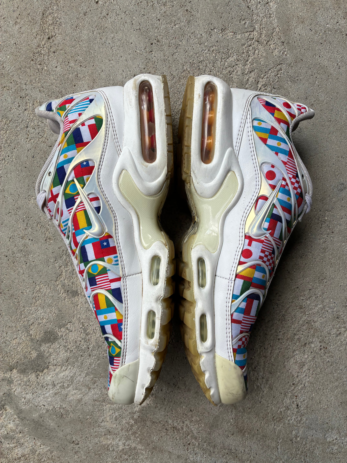 Nike Air Max plus “INTERNATIONAL FLAG” (42,5)