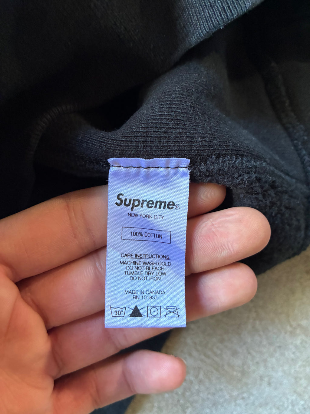 Supreme “EMBOSSED LOGO” Hoodie (L)