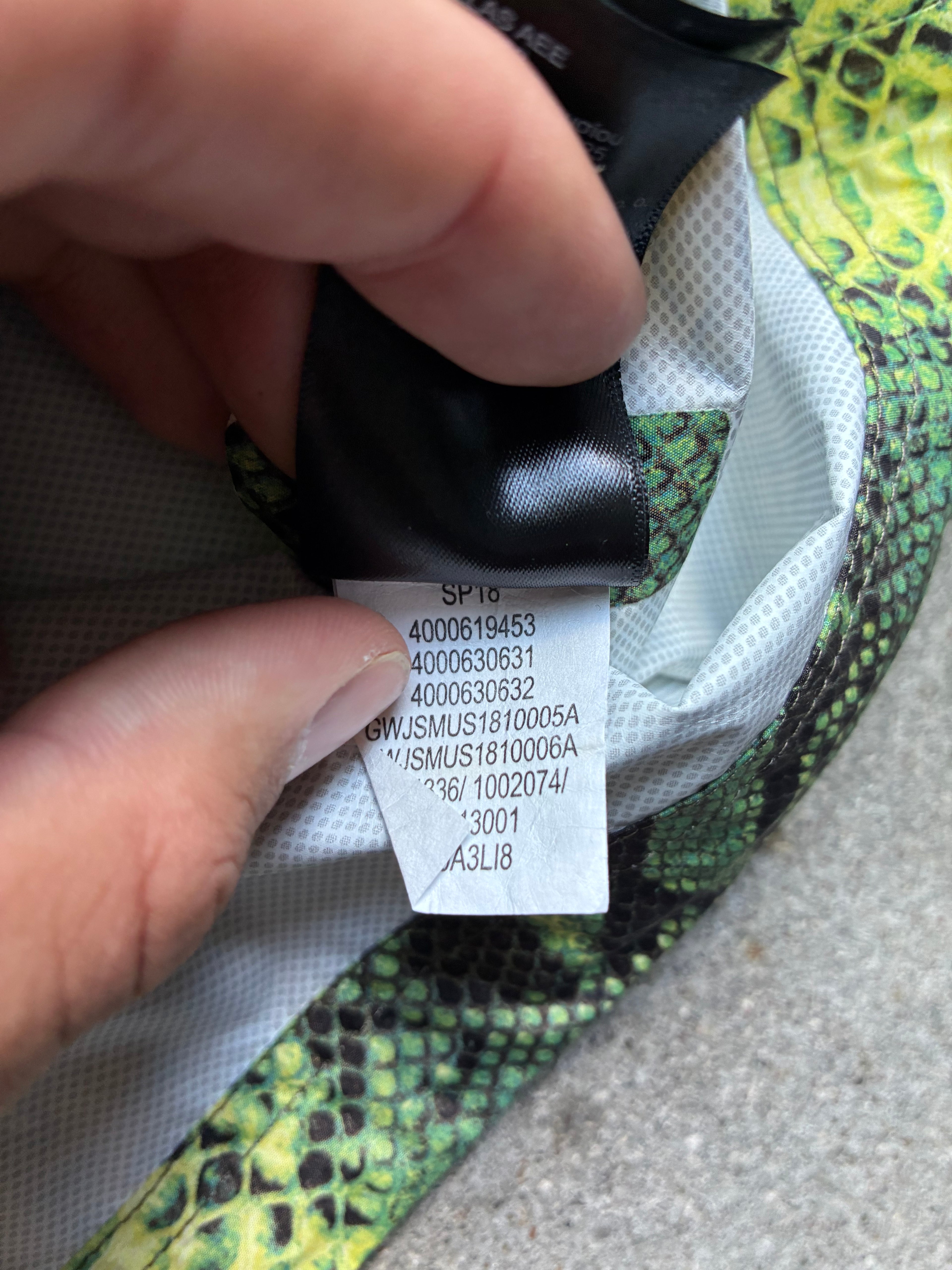 Supreme x the north face  “SNAKESKIN” jacket (M)