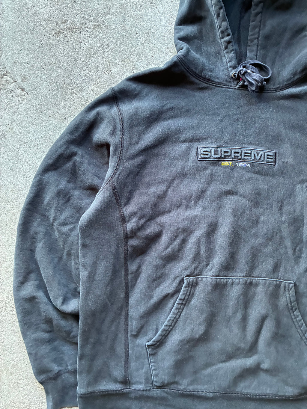 Supreme “EMBOSSED LOGO” Hoodie (L)