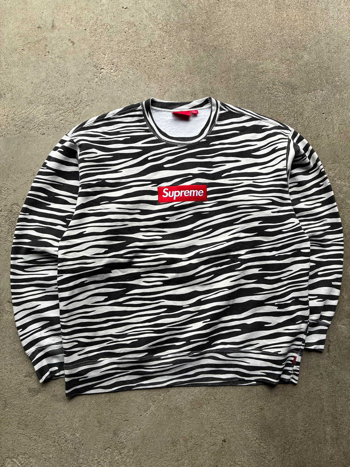 Supreme “FW22 ZEBRA” Crewneck (XL)