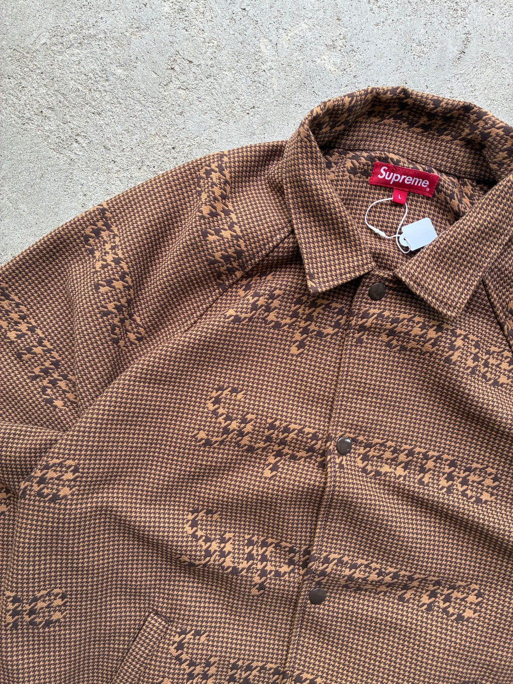 Supreme “HOUNDSTOOTH LOGO” Jakke (L)