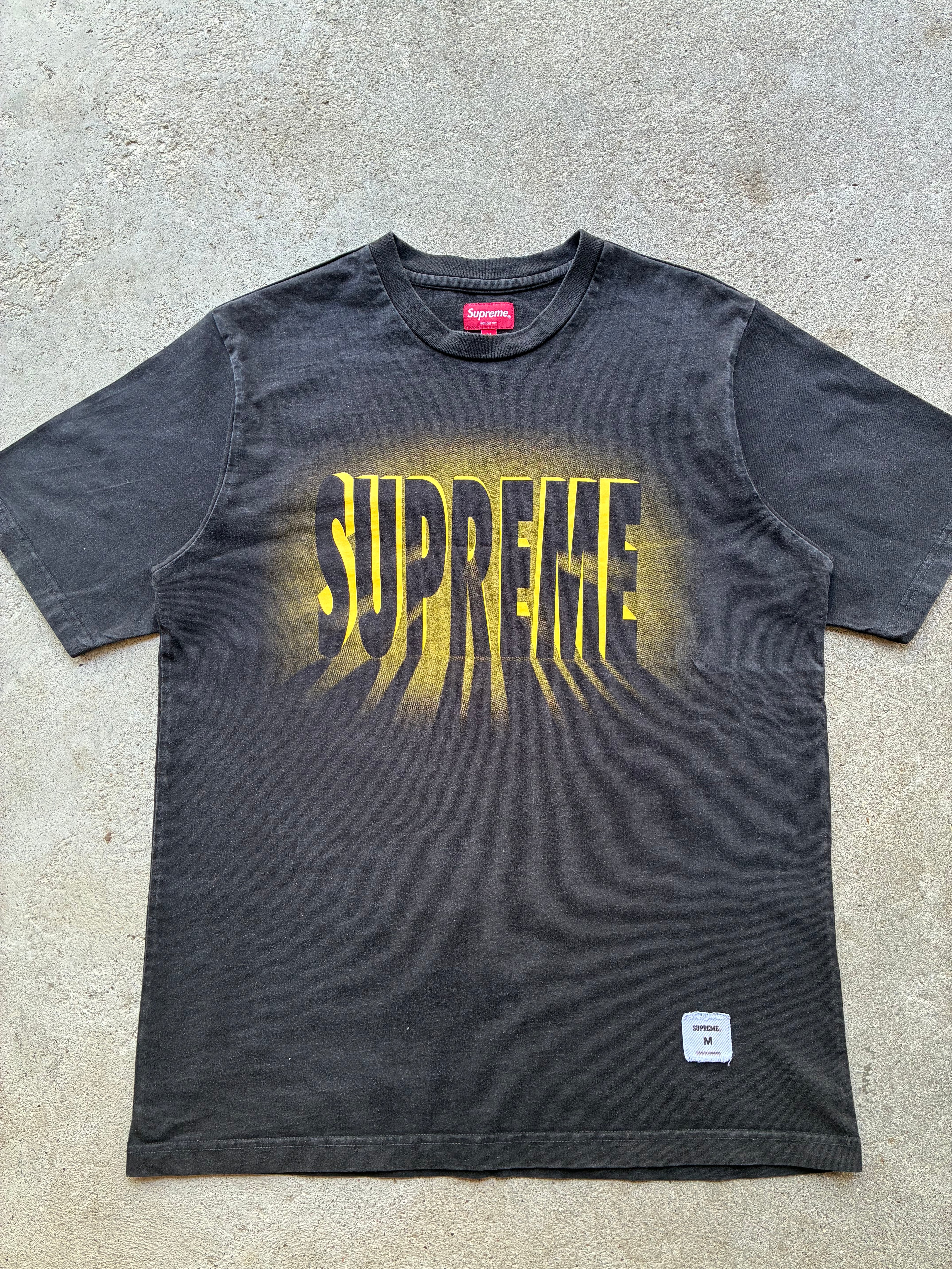 Supreme “LIGHt SS” tee (M)