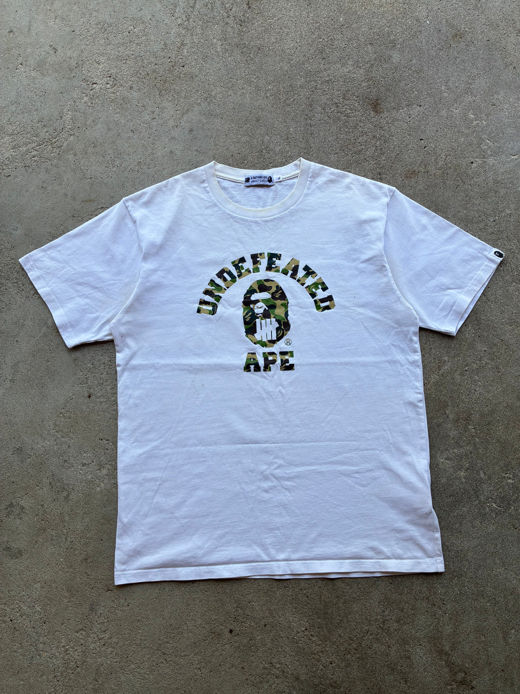 “BAPE x UNDEFEATED” tee (XL)