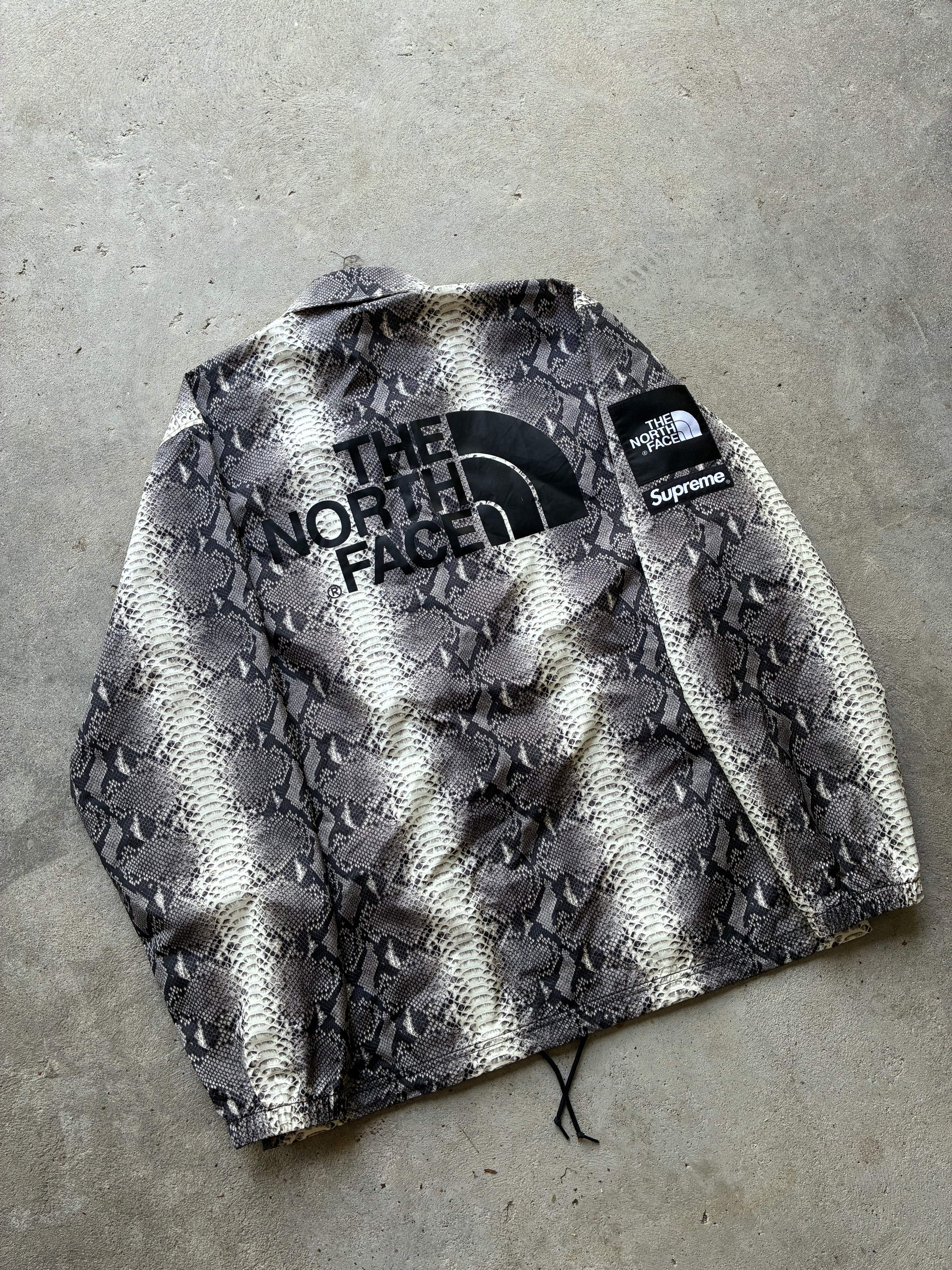 Supreme x The north face “SNAKESKIN” jakke (L)