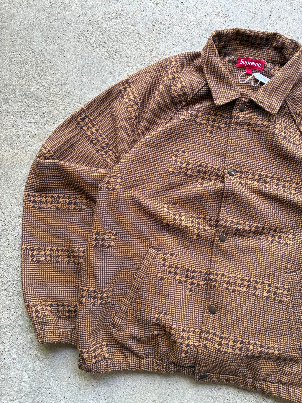 Supreme “HOUNDSTOOTH LOGO” Jakke (L)