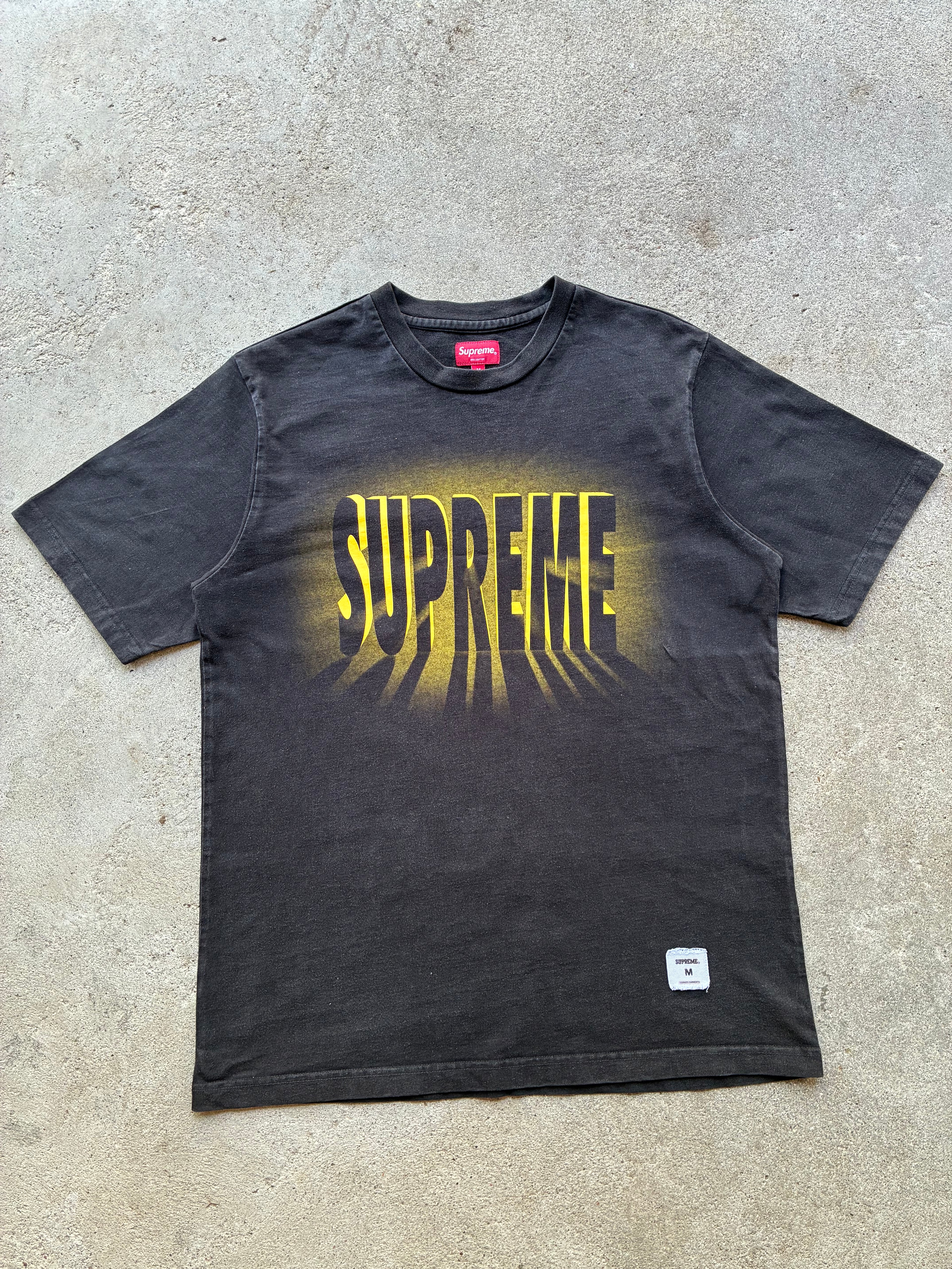 Supreme “LIGHt SS” tee (M)