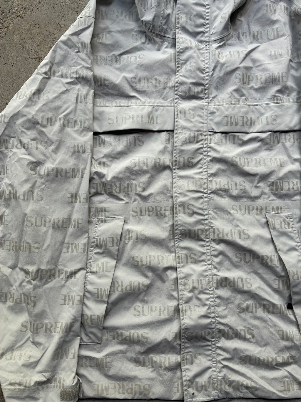 Supreme “REFLECTIVE REPEAT FW16” Jacket (XL)
