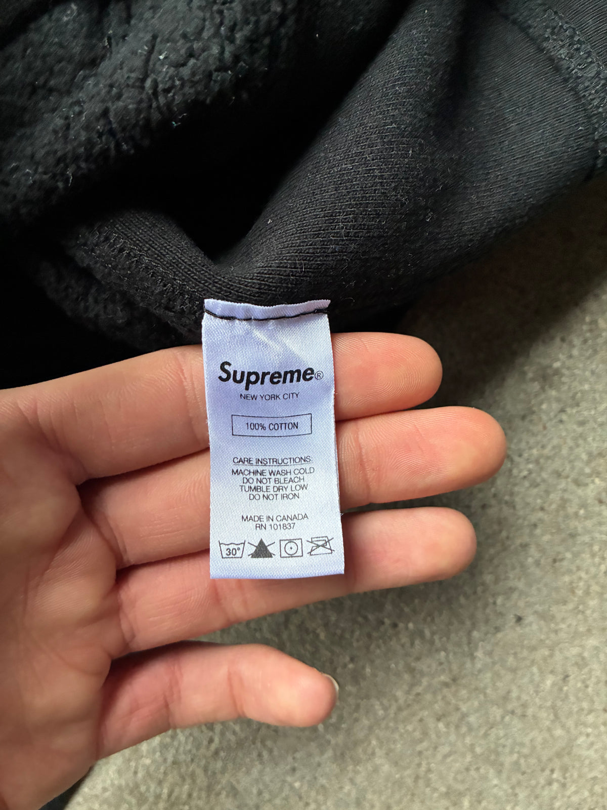 Supreme “EMBORIDED LOGO” Hoodie (M)
