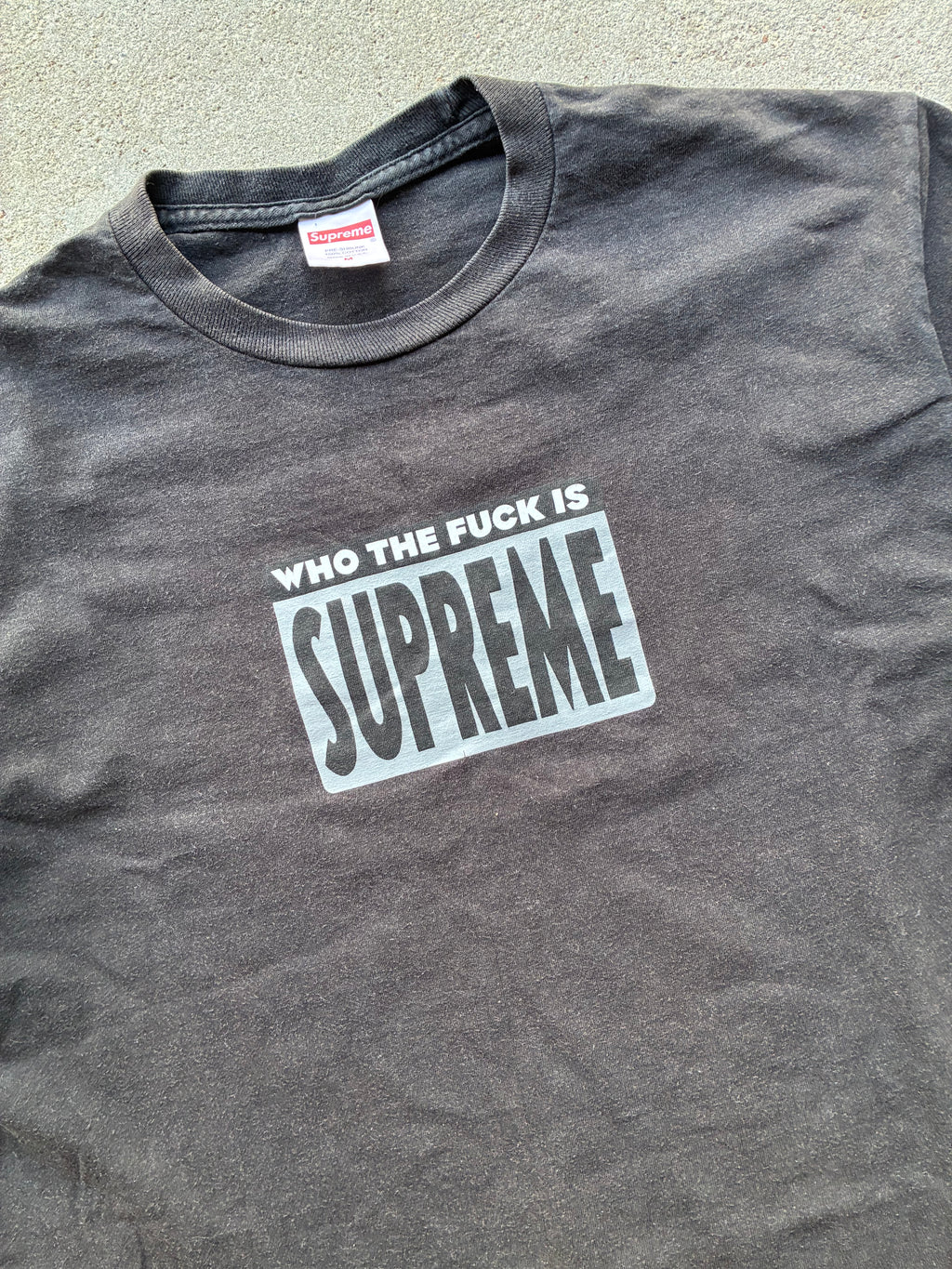 Supreme “WHO THE FU*K IS SUPREME” Tee (M)