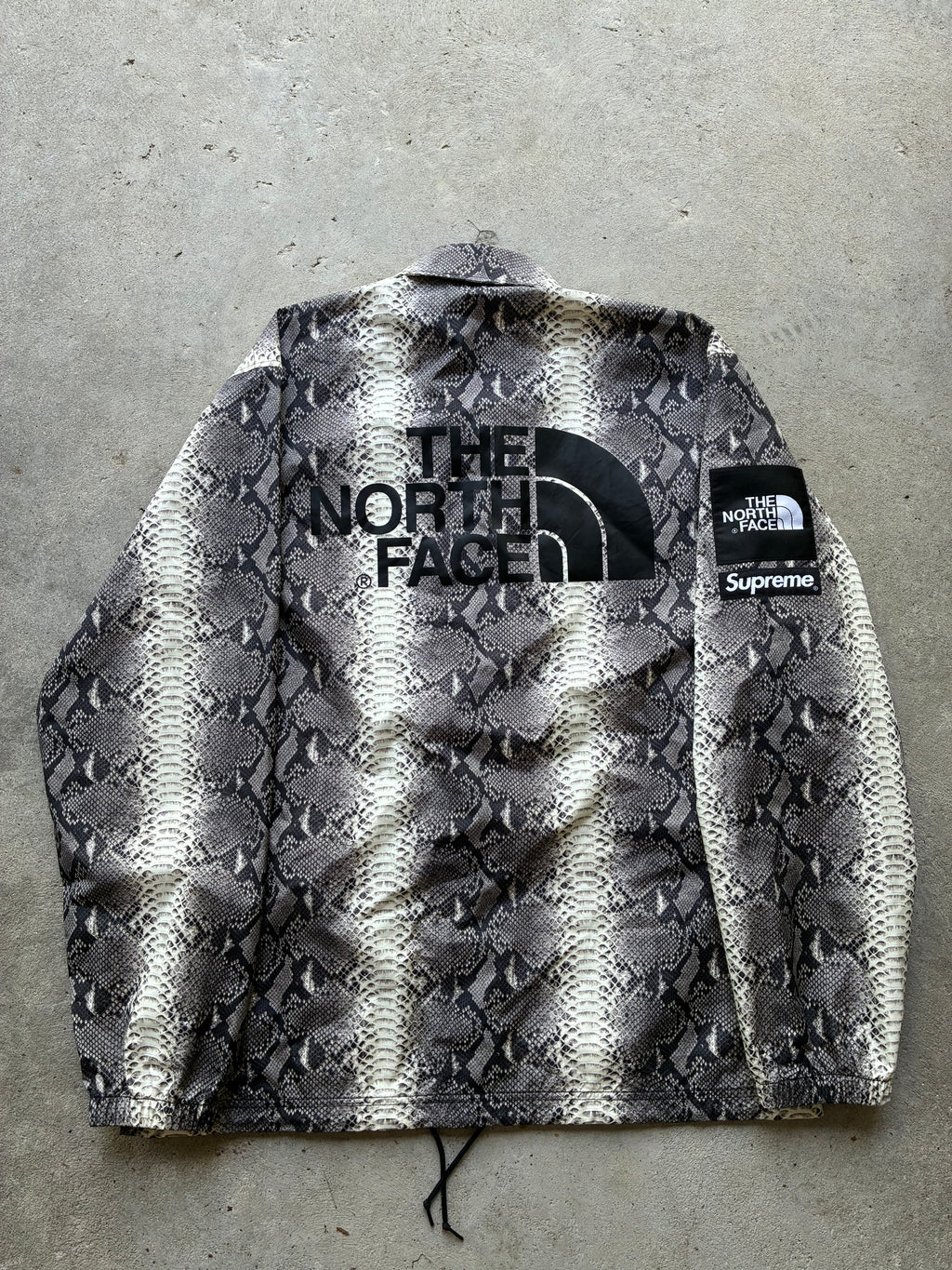Supreme x The north face “SNAKESKIN” jakke (L)