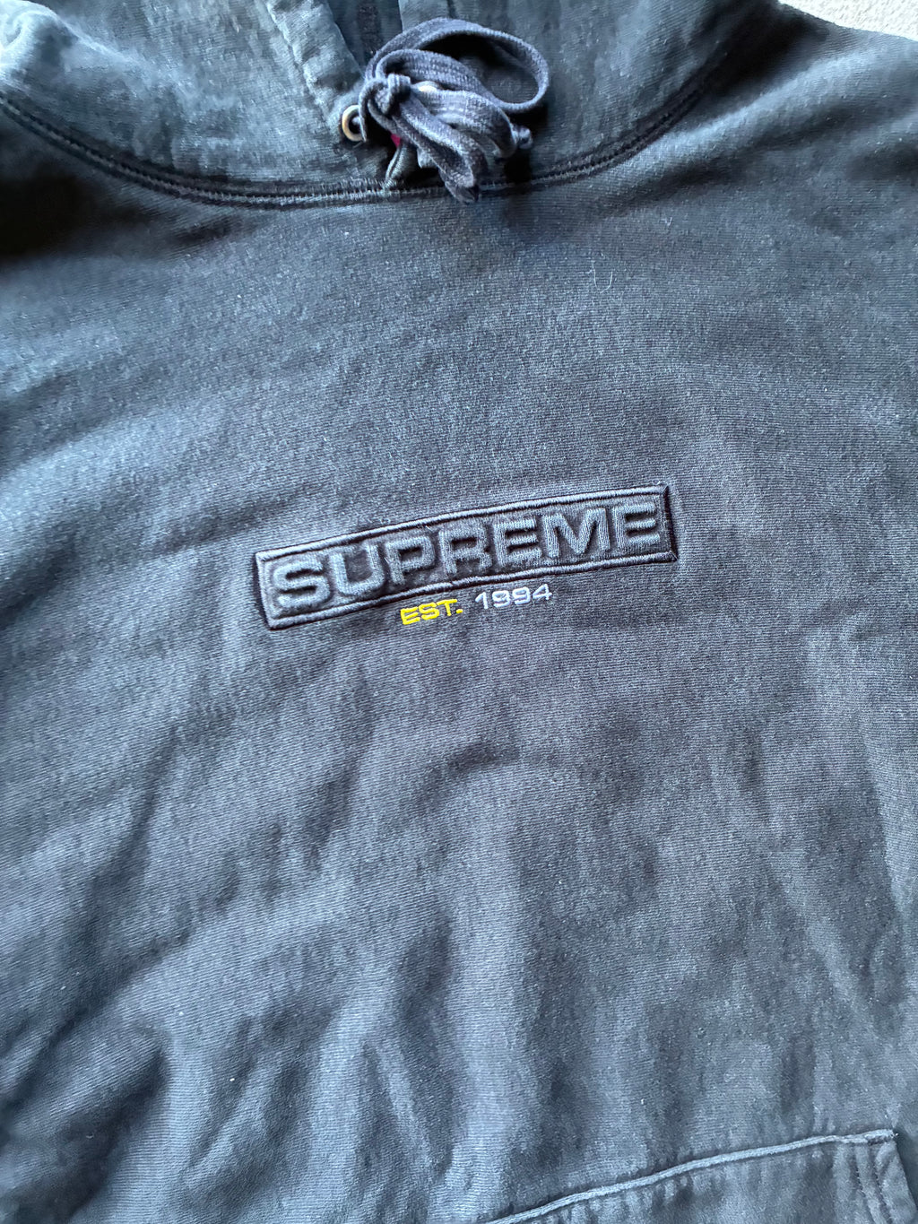 Supreme “EMBOSSED LOGO” Hoodie (L)