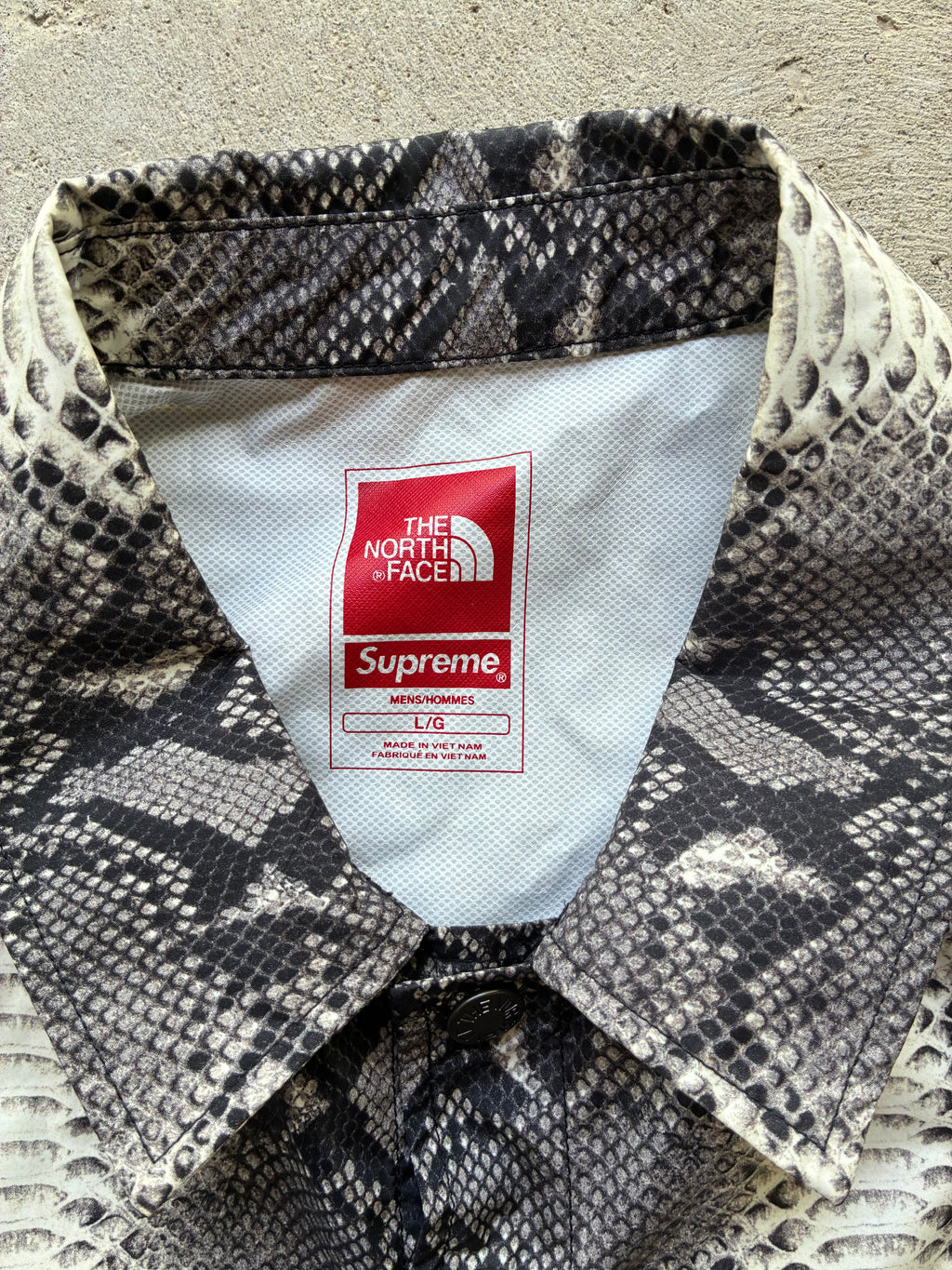 Supreme x The north face “SNAKESKIN” jakke (L)