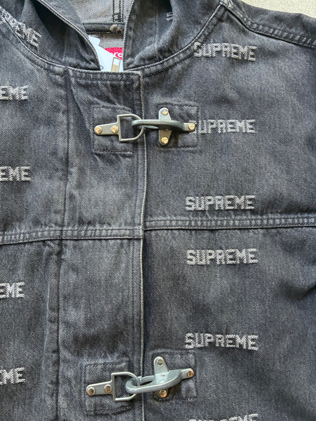 Supreme “LOGO DENIM TURNOUT SS19”