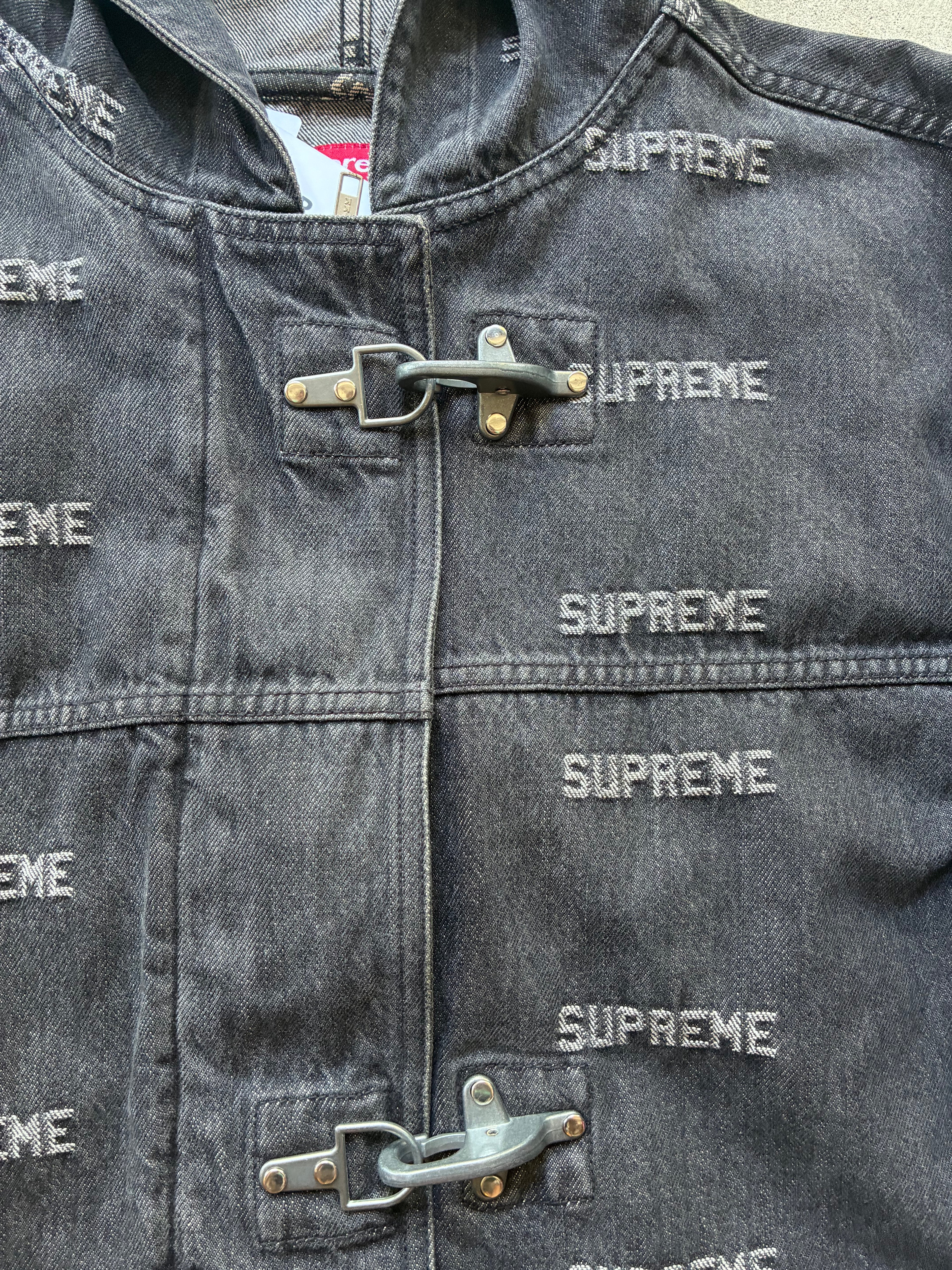 Supreme “LOGO DENIM TURNOUT SS19”