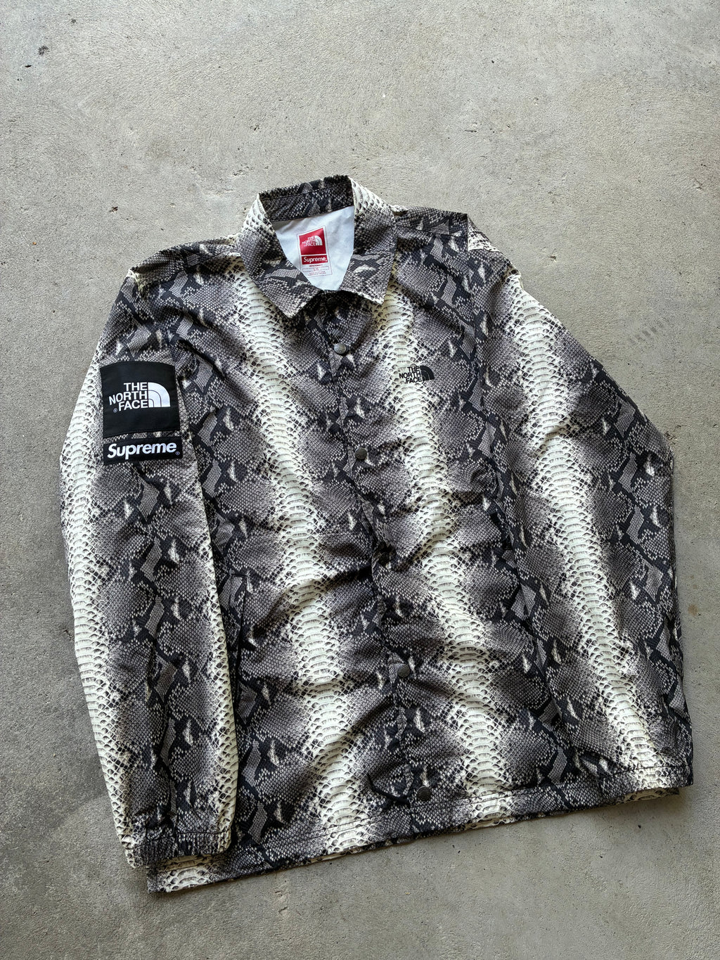 Supreme x The north face “SNAKESKIN” jakke (L)