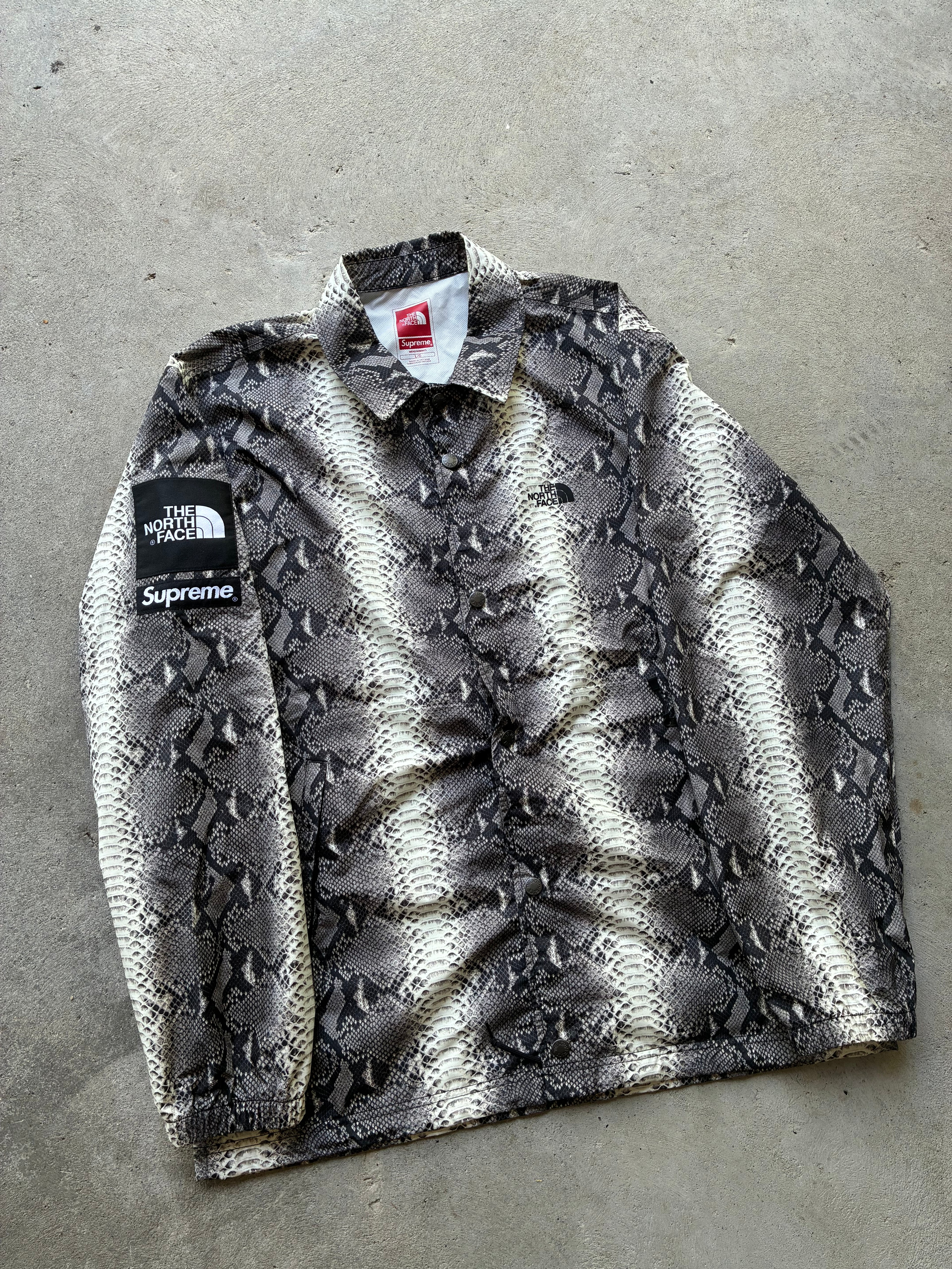 Supreme x The north face “SNAKESKIN” jakke (L)