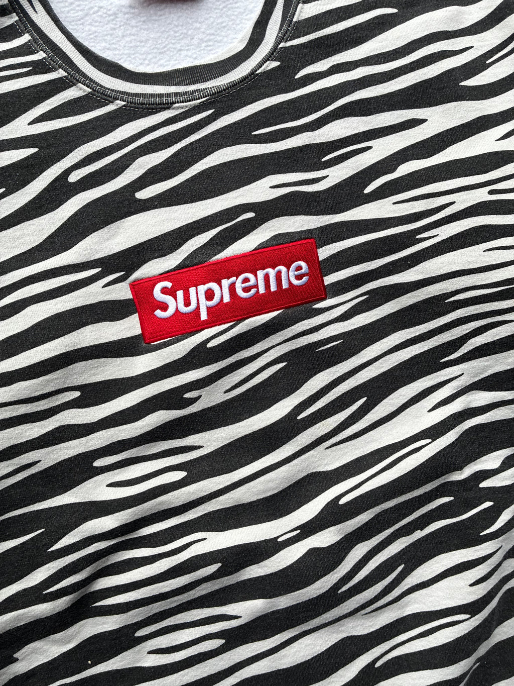 Supreme “FW22 ZEBRA” Crewneck (XL)