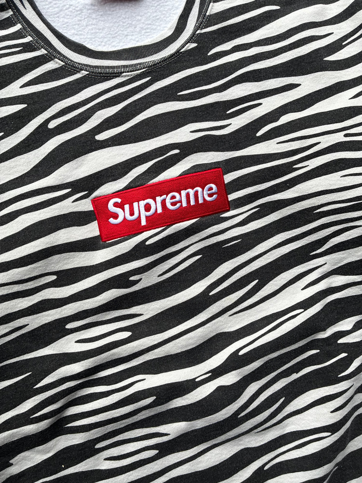Supreme “FW22 ZEBRA” Crewneck (XL)