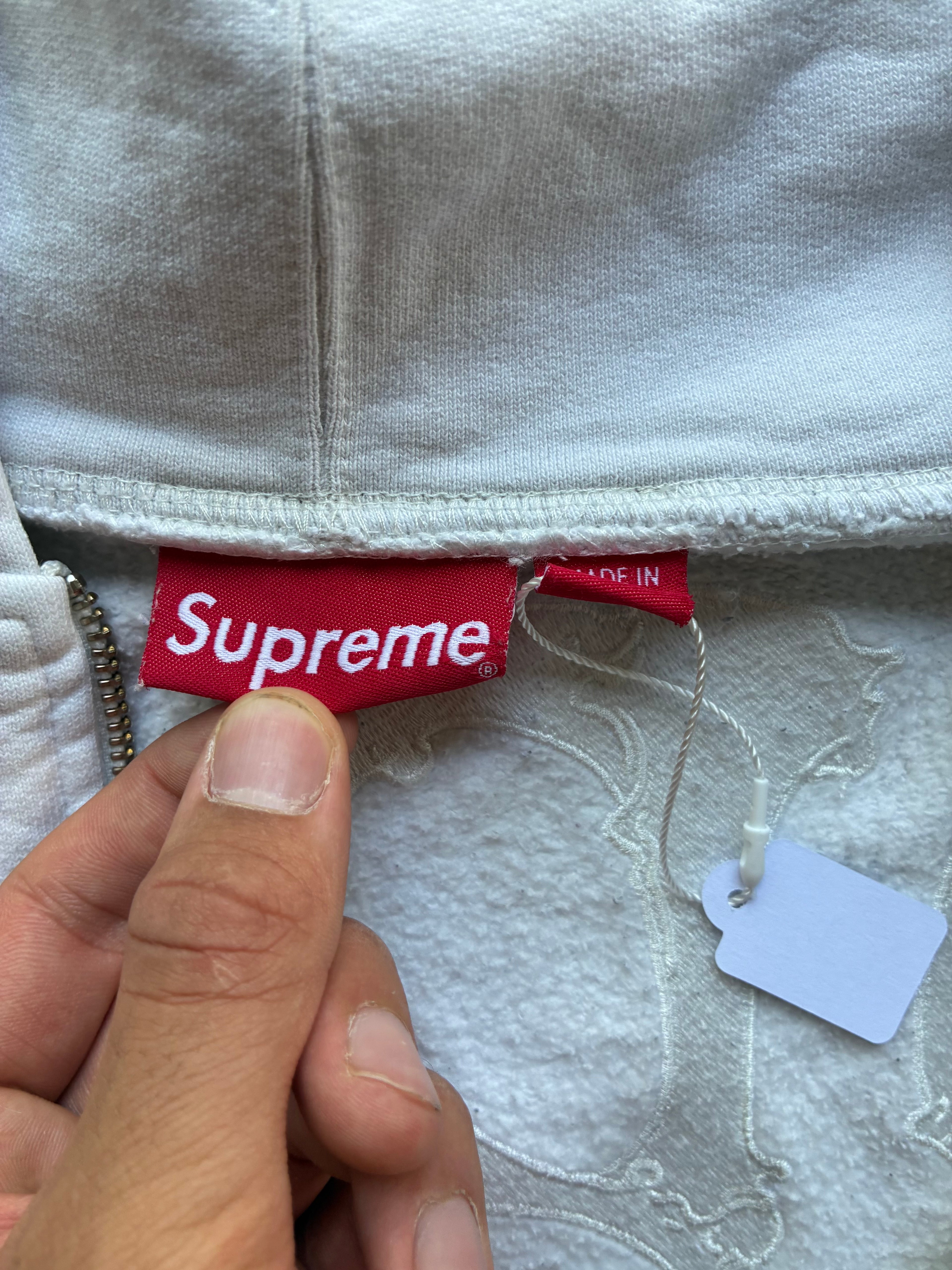 Supreme “SKULLS” Zip Up Hoodie (L)