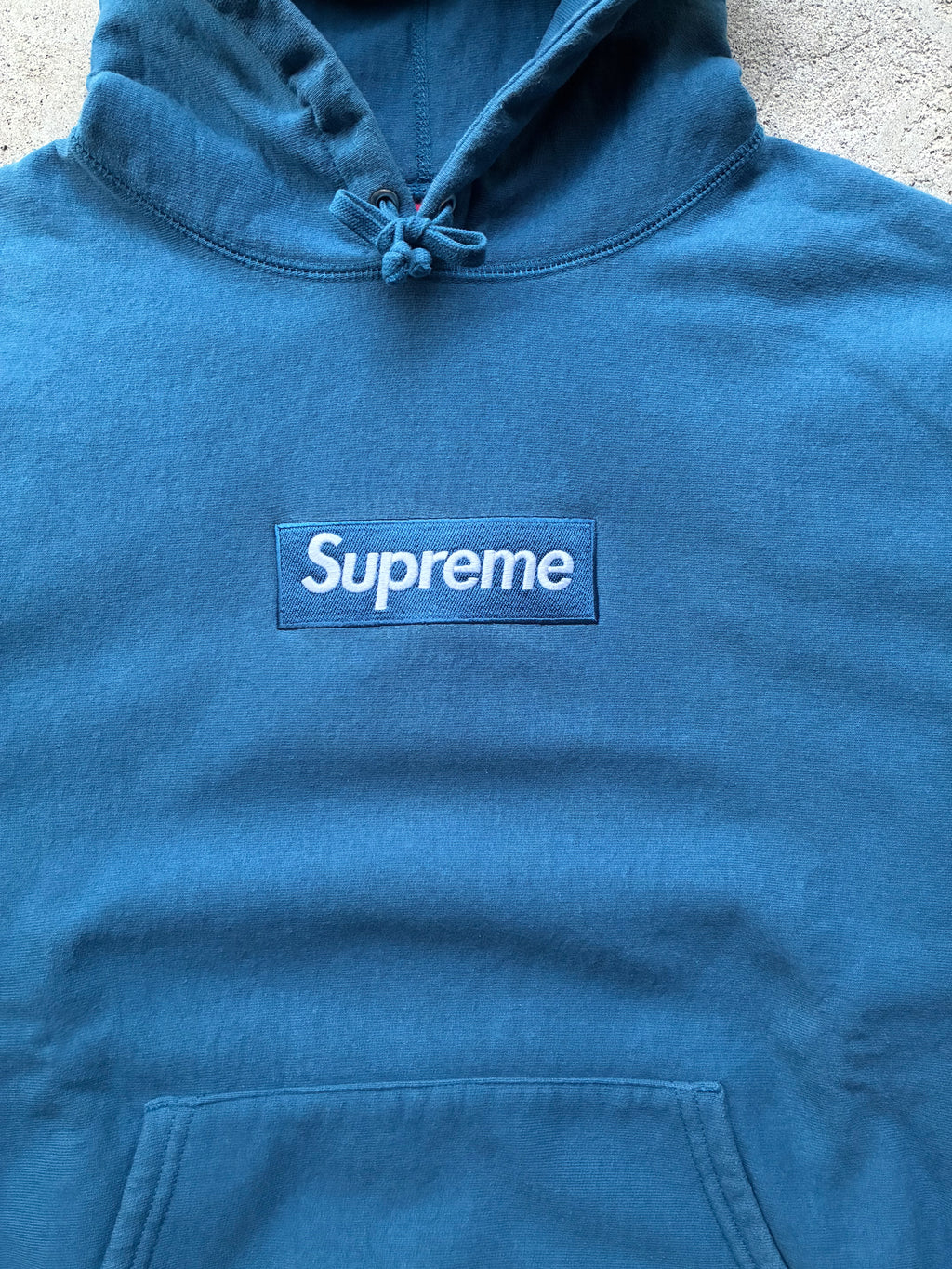 Supreme box logo “FW23 LYSEBLÅ” hoodie (M)