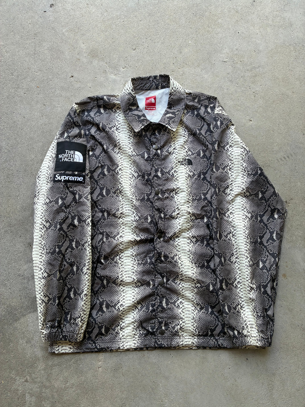 Supreme x The north face “SNAKESKIN” jakke (L)