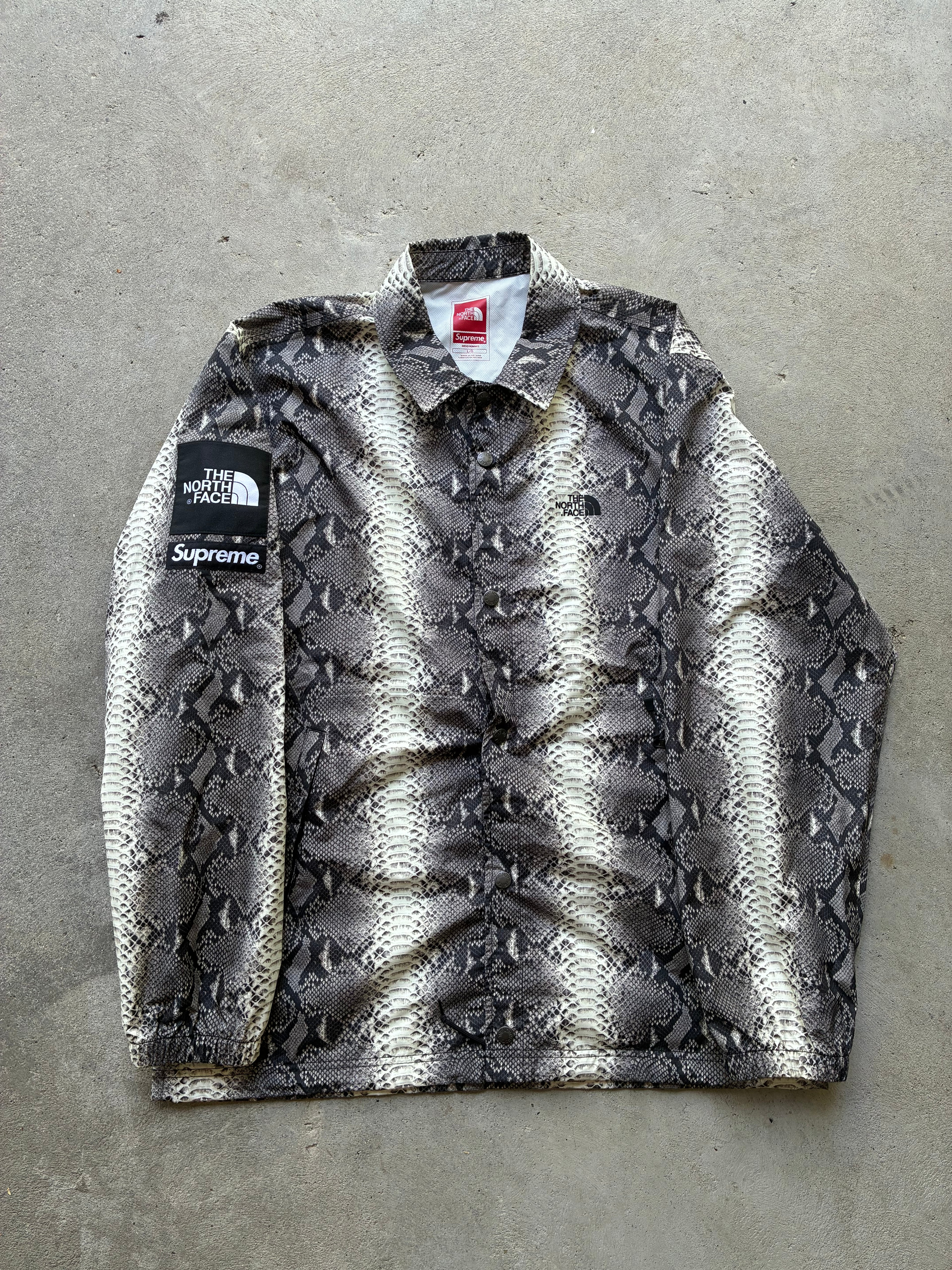 Supreme x The north face “SNAKESKIN” jakke (L)