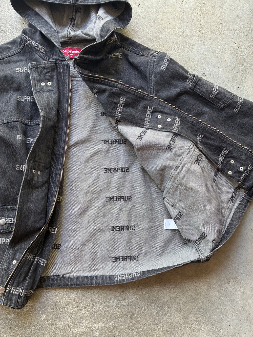 Supreme “LOGO DENIM TURNOUT SS19”
