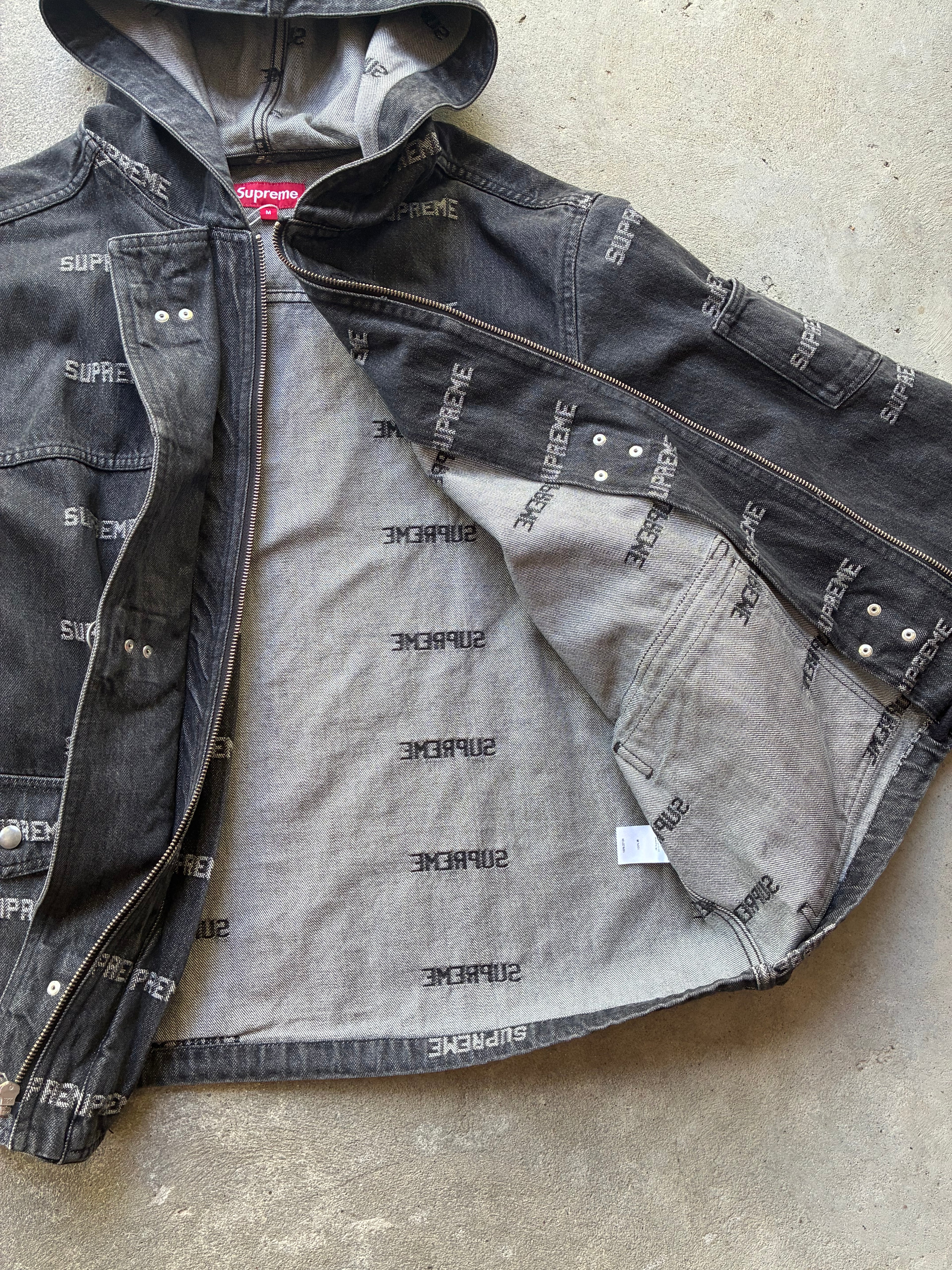 Supreme “LOGO DENIM TURNOUT SS19”