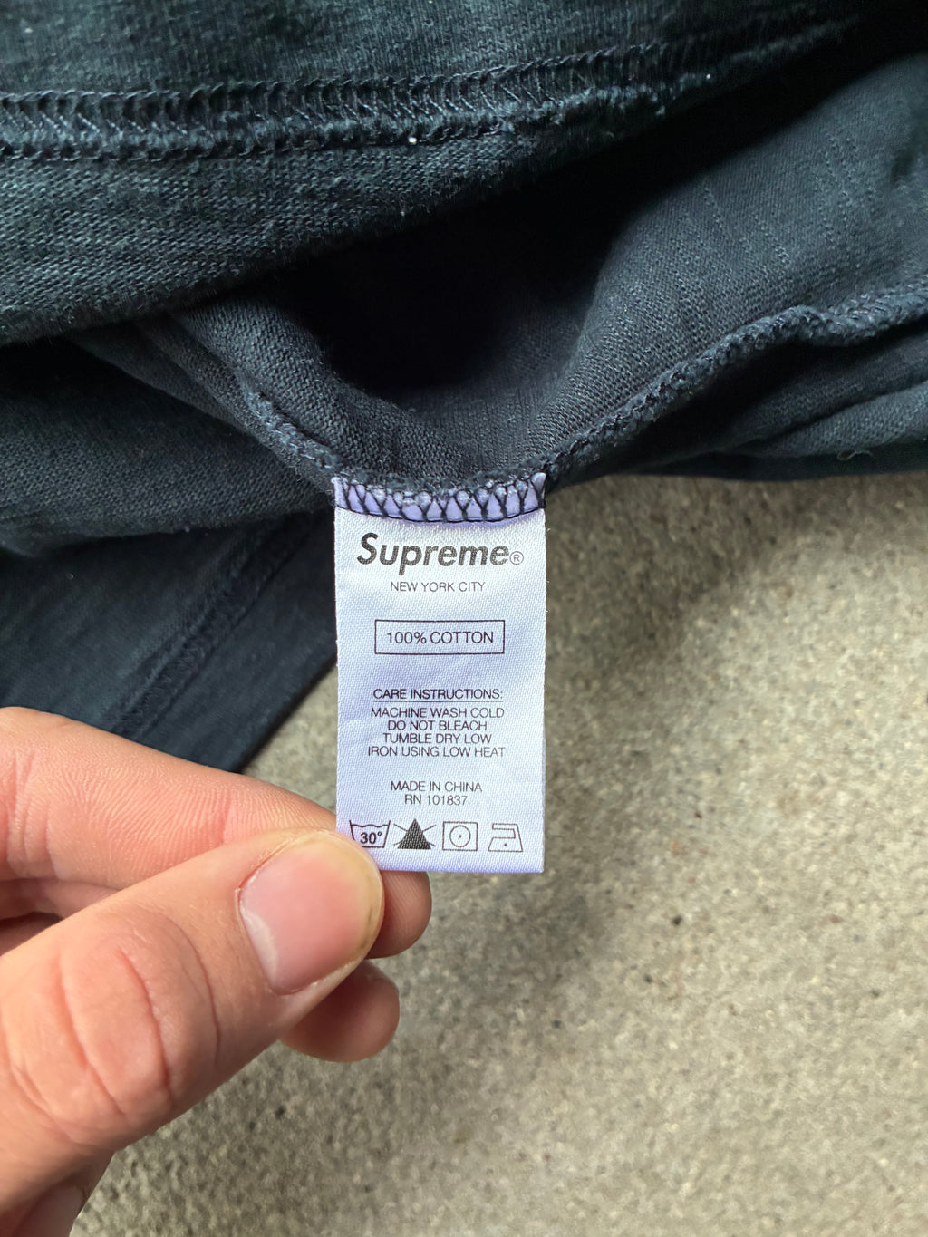 Supreme “SHOULDER ARC LOFO” tee (L)