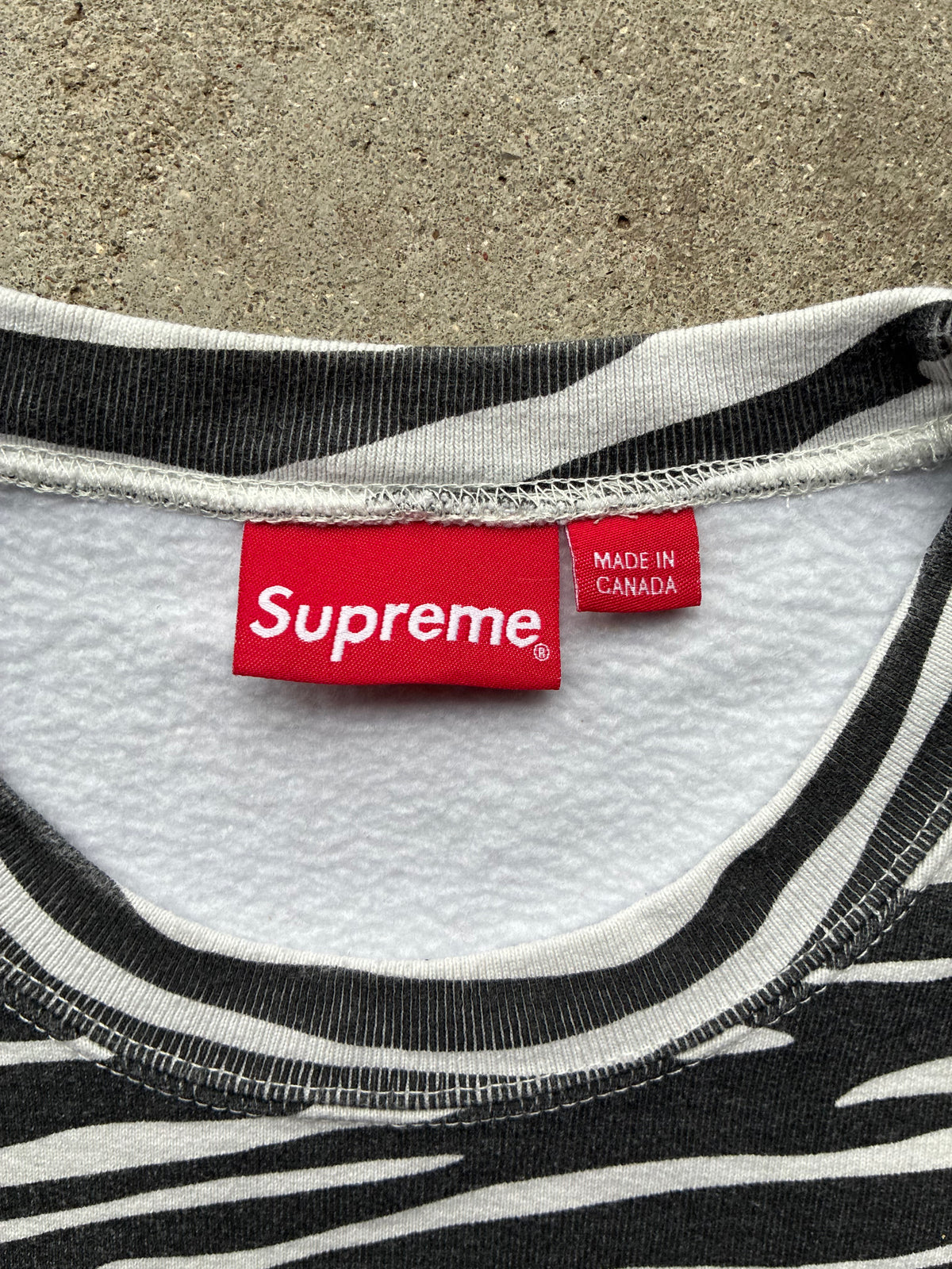 Supreme “FW22 ZEBRA” Crewneck (XL)