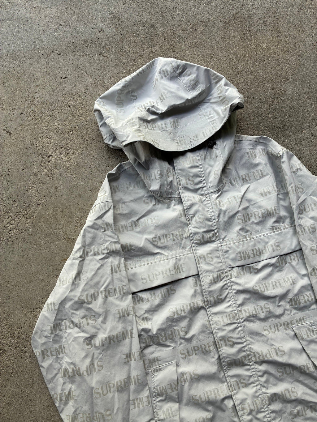Supreme “REFLECTIVE REPEAT FW16” Jacket (XL)