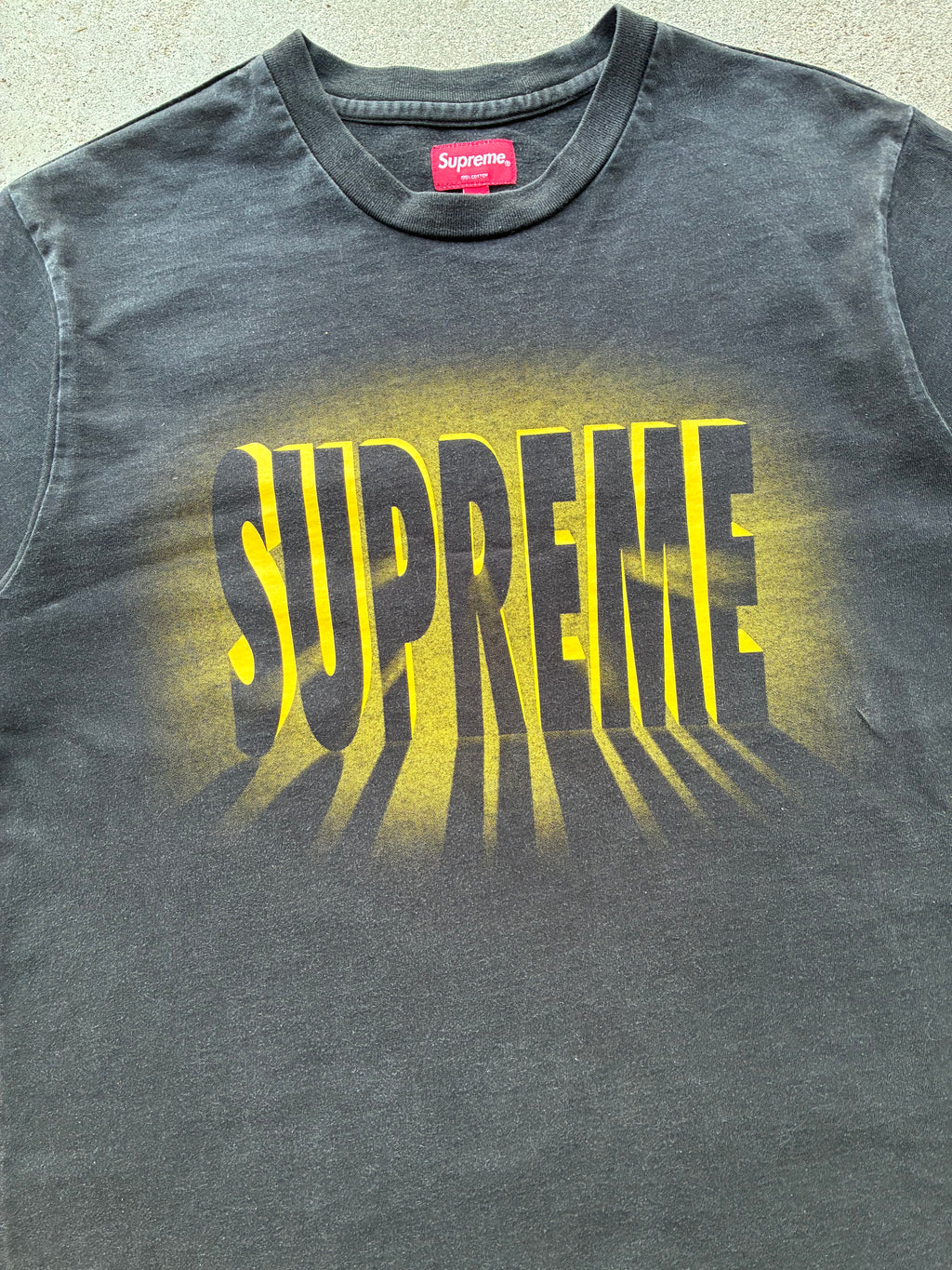 Supreme “LIGHt SS” tee (M)