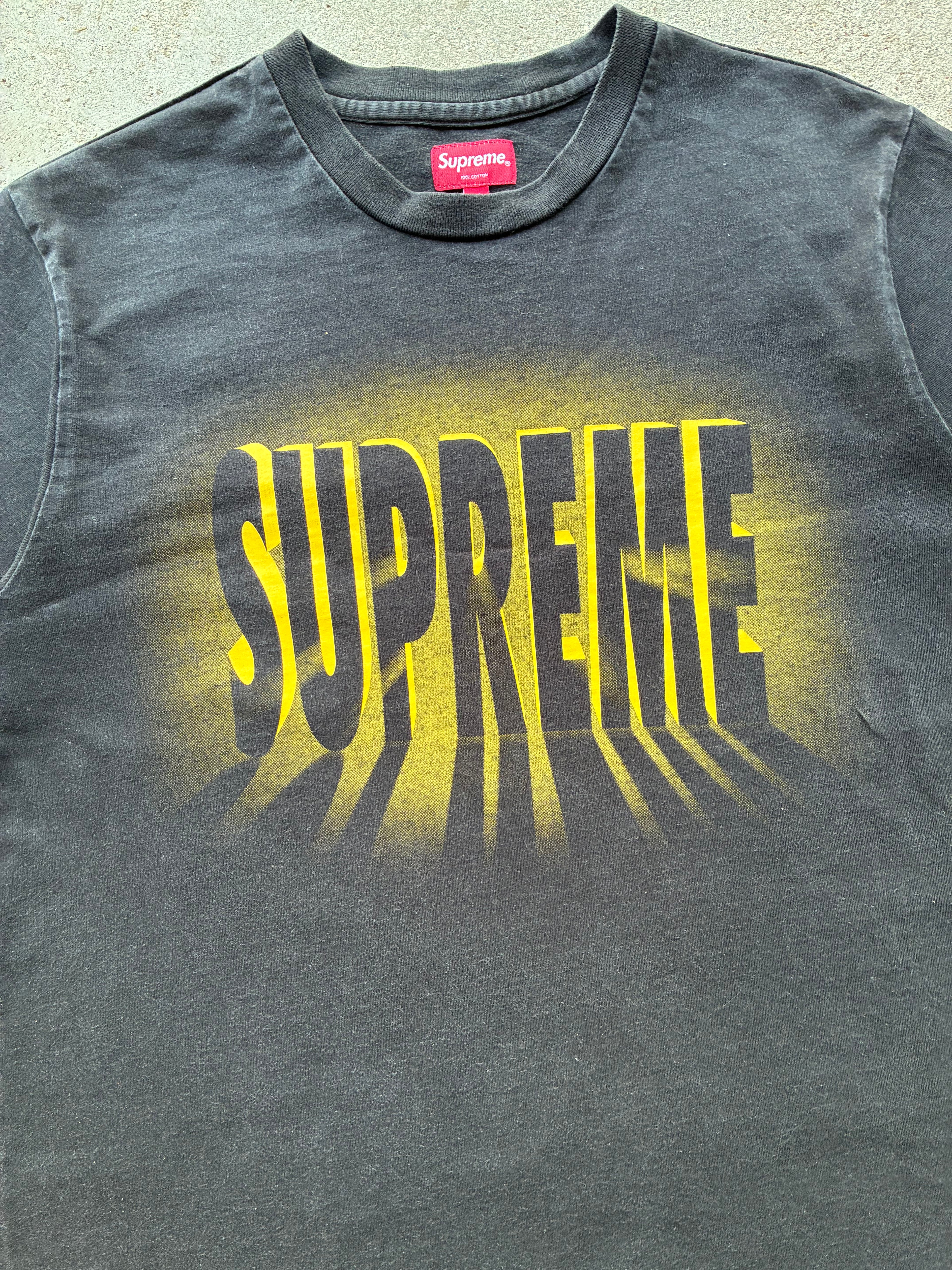 Supreme “LIGHt SS” tee (M)