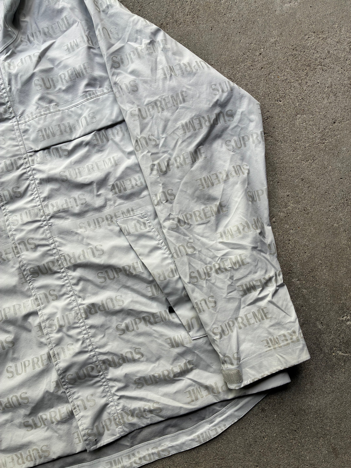 Supreme “REFLECTIVE REPEAT FW16” Jacket (XL)