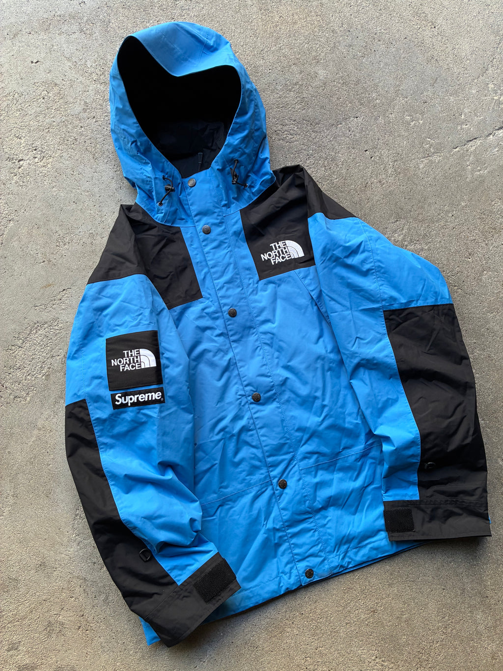 Supreme x The North Face mountain jacket (M)