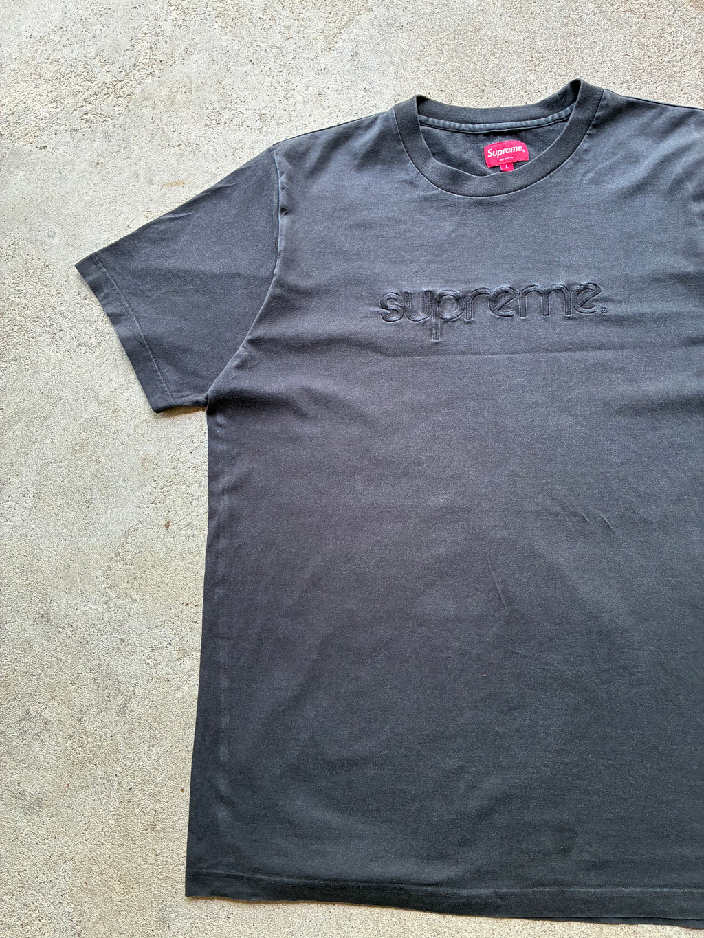 Sort “SUPREME” tee (L)